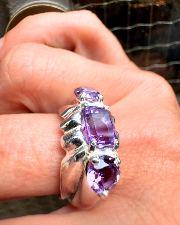 Matricaria Ring — Amethyst